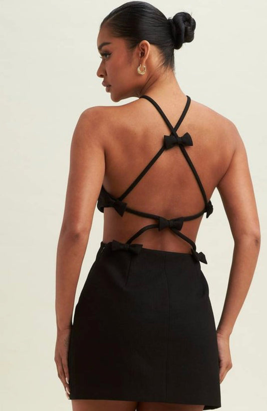 Bow Cut Out